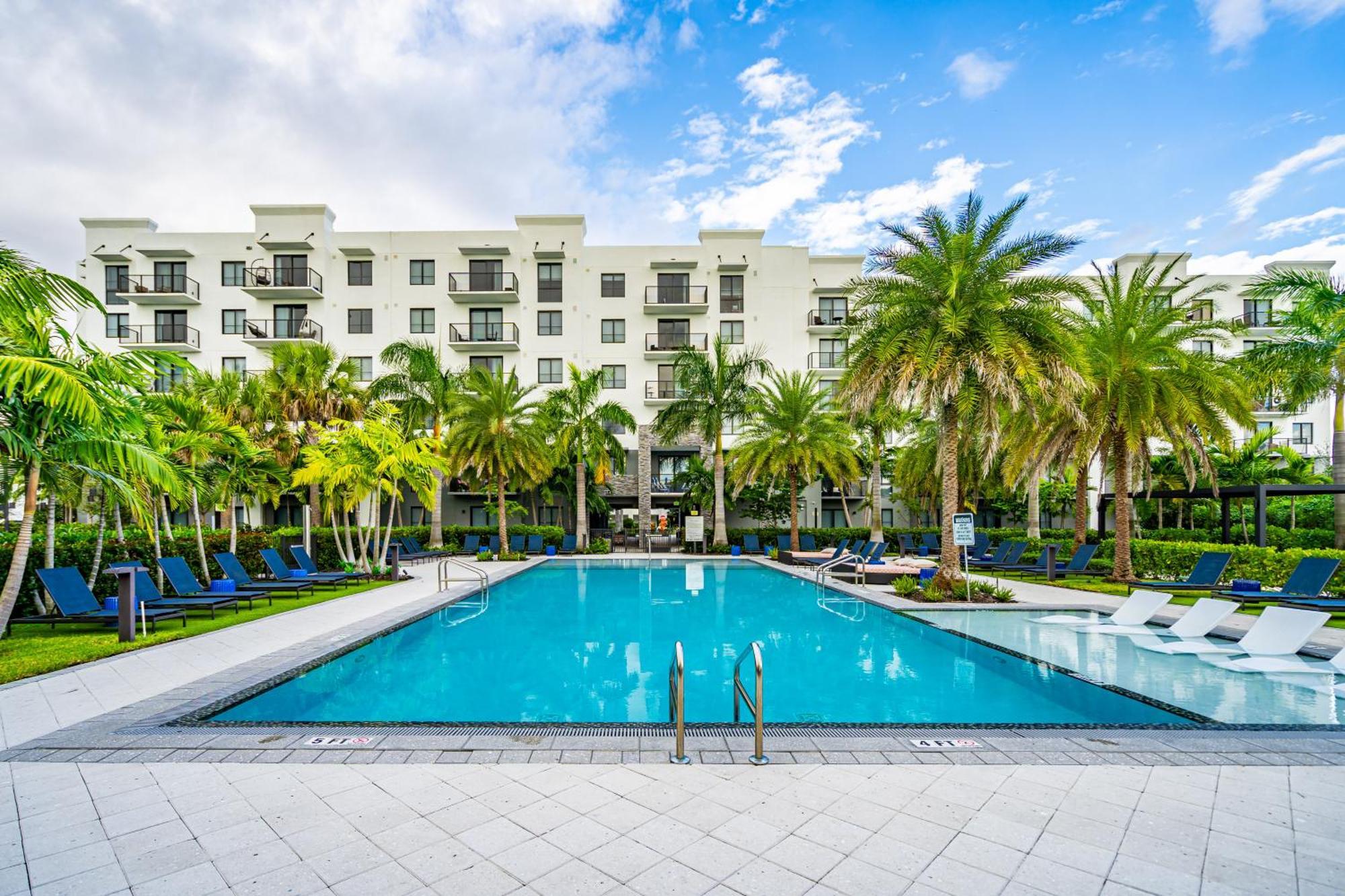 Amazing 2 Bedroom Unit In Doral Miami With Free Parking Hialeah Gardens Exterior photo
